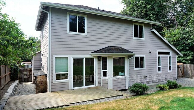 Building Photo - 2500 NE Helm St