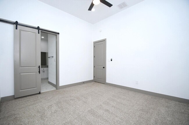 Building Photo - 5901 Crest Ct