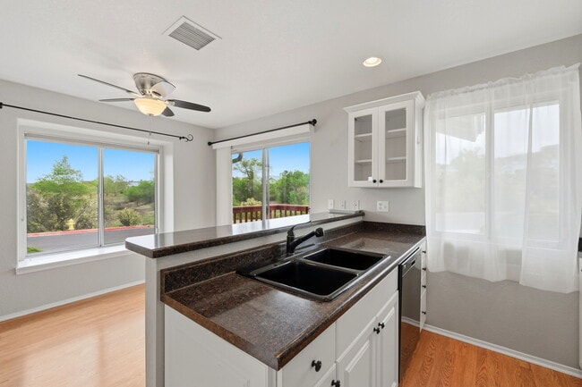 Building Photo - 3150 Cascades Ct