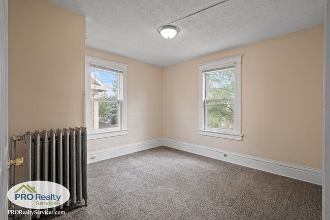 Building Photo - 3328 5th Ave S