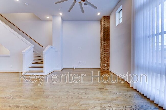 Building Photo - 2914 Lamar St