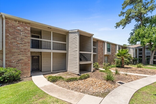 Building Photo - 17331 Red Oak Dr