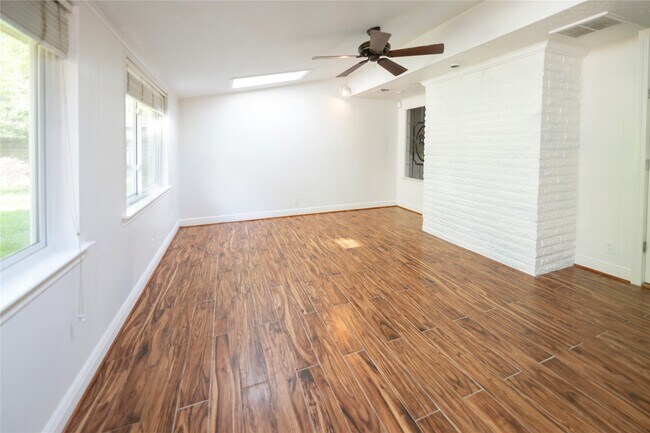 Building Photo - 7546 Maple Tree Dr