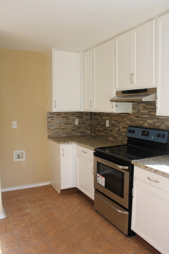 Building Photo - Kyle Home in Waterleaf  Great schools and neighborhood with pool