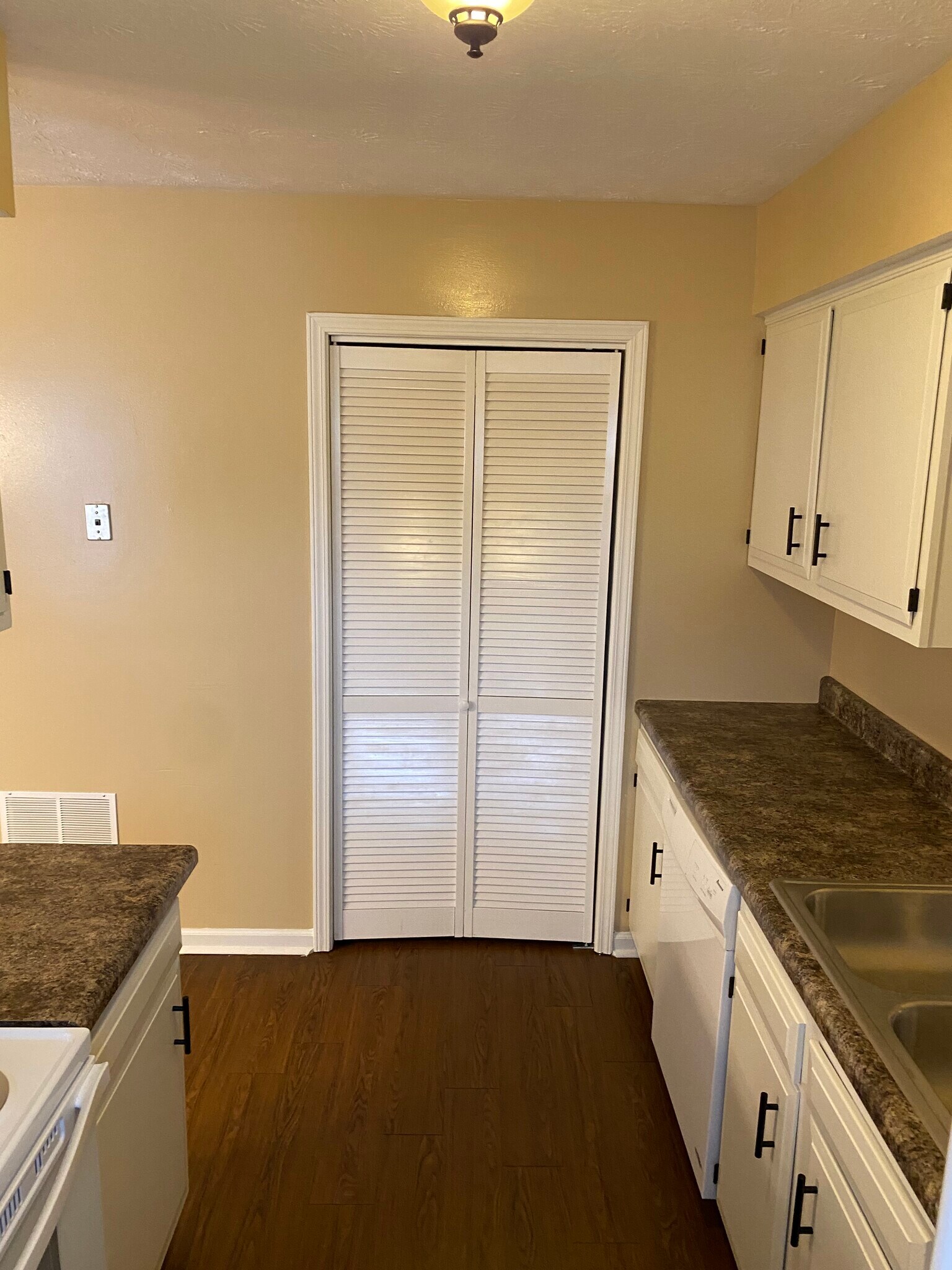 Building Photo - 516 Deer Lick Pl