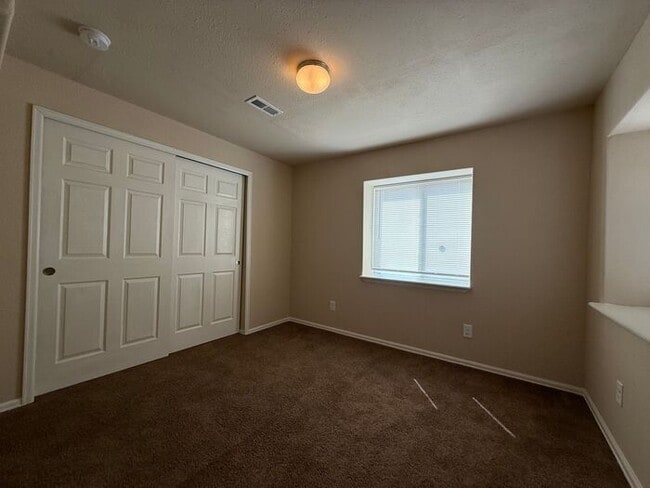 Building Photo - 5-bedroom home with expansive mountain views!