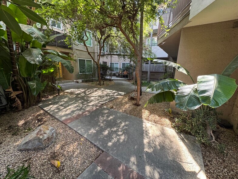 Building Photo - 1138 S Corning St