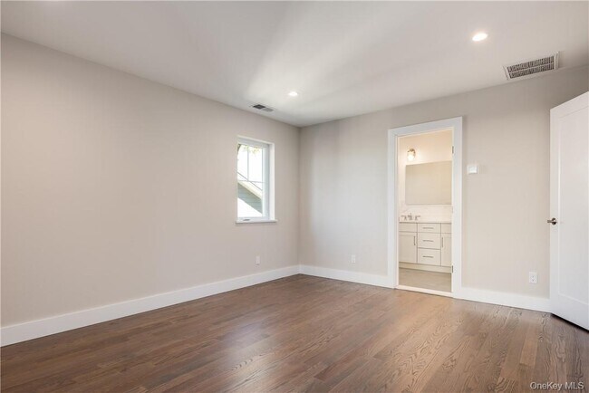 Building Photo - 3B Sterling Ave