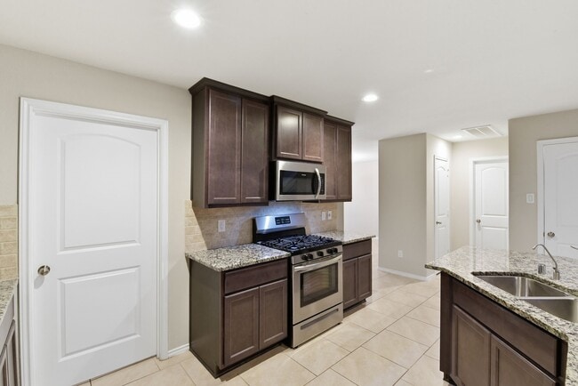 Building Photo - 22014 Pheasant Bend Ln