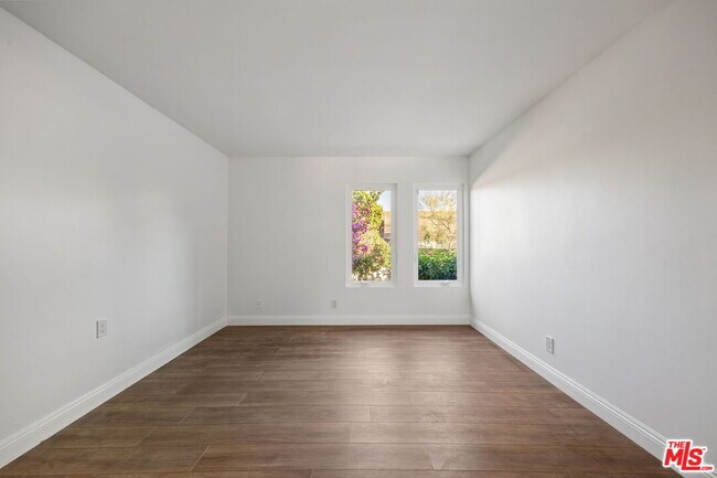 Building Photo - 16541 Park Ln Cir