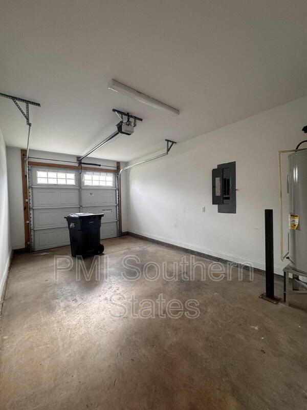 Building Photo - 6 Solis Ct