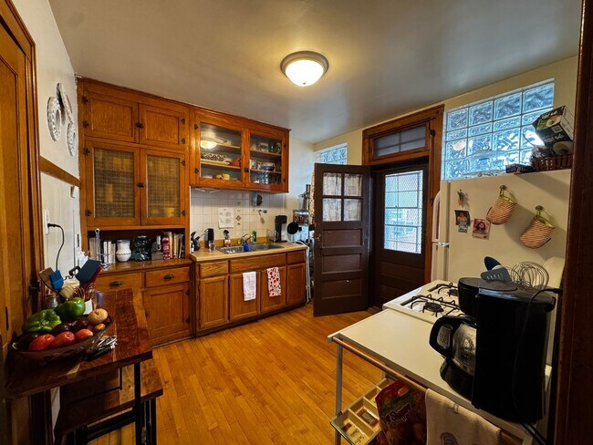 Building Photo - 3305 N Menard Ave