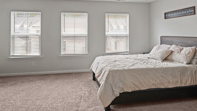 Building Photo - Stylish 3 Bedroom Home in in The Commons – Richmond Hill Living at Its Finest