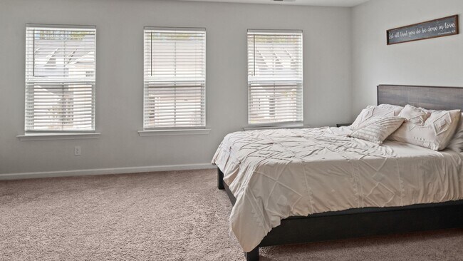 Building Photo - Stylish 3 Bedroom Townhome in The Commons – Richmond Hill Living at Its Finest