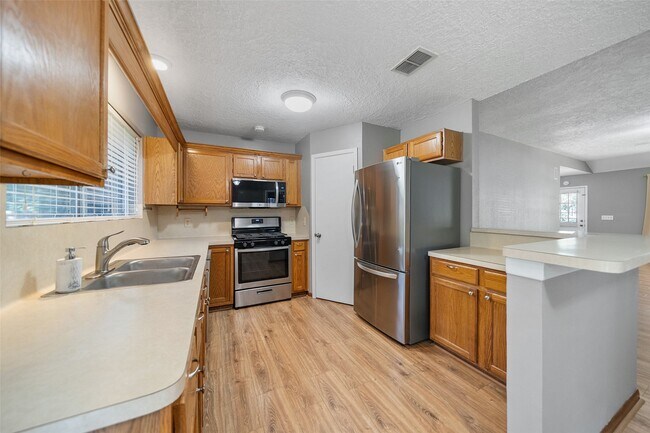 Building Photo - 7 Rockridge Ct