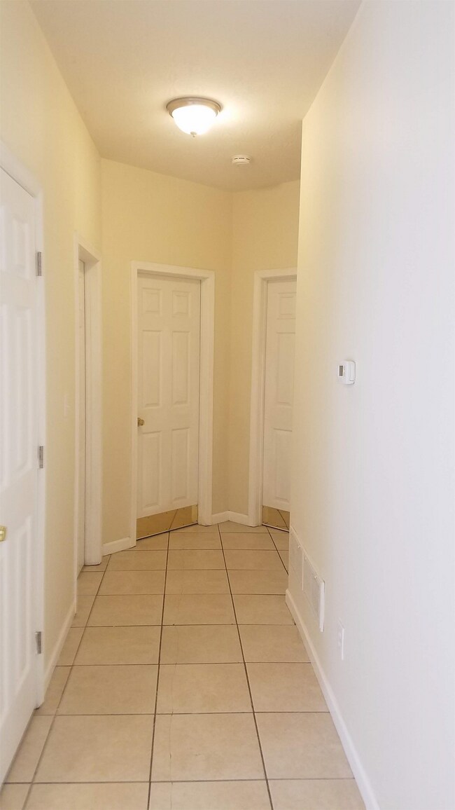 Building Photo - 205 Westwood Ct