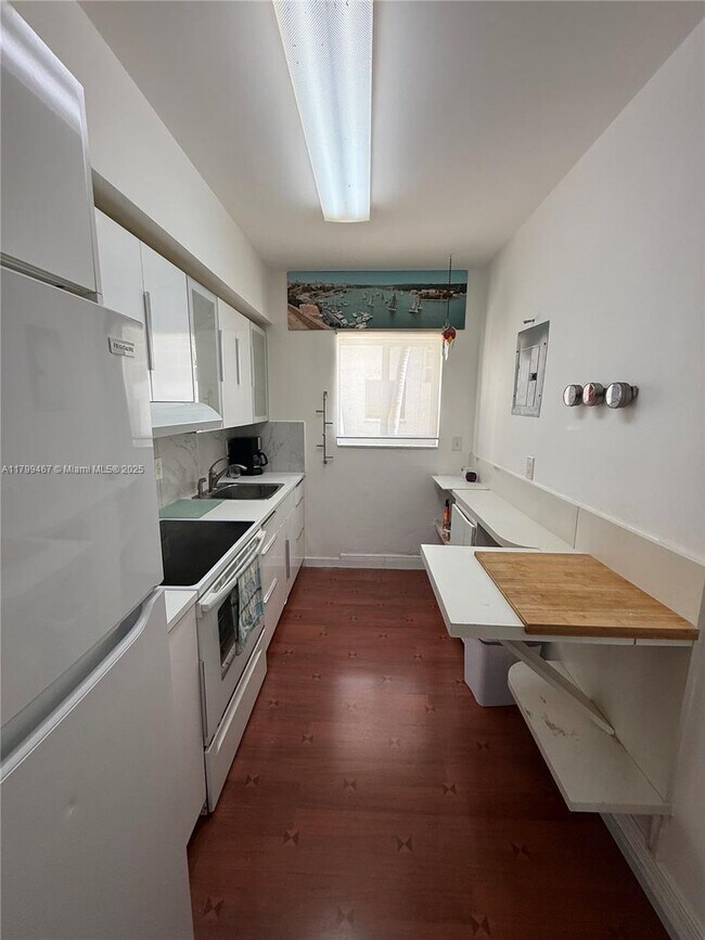 Building Photo - 1110 Venetian Way