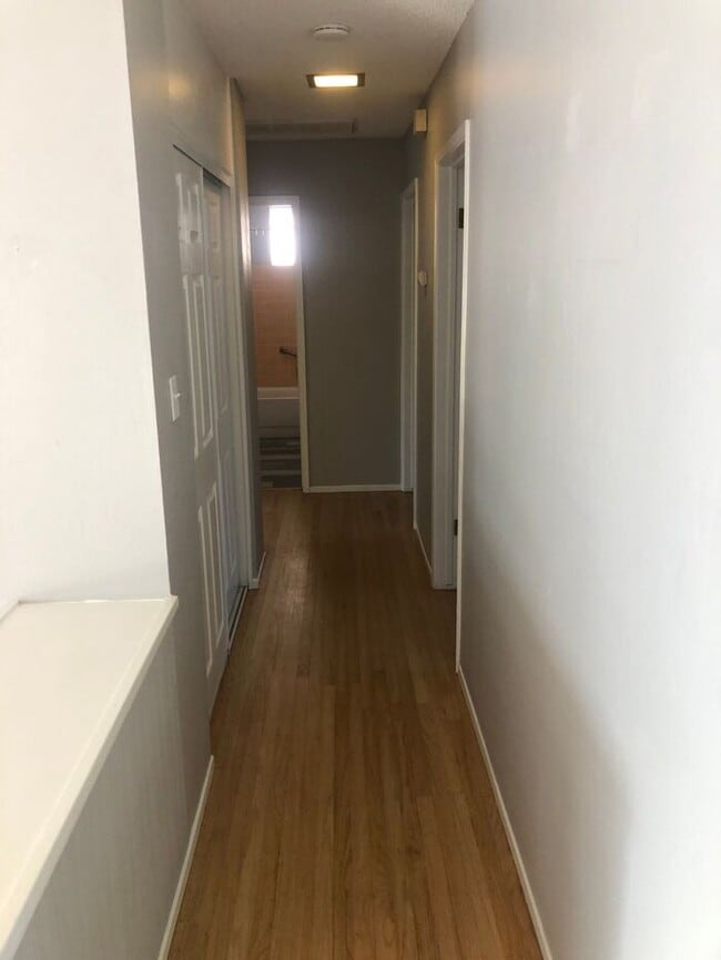 Building Photo - 3 bed 2 bath home for rent in SkyPark area...