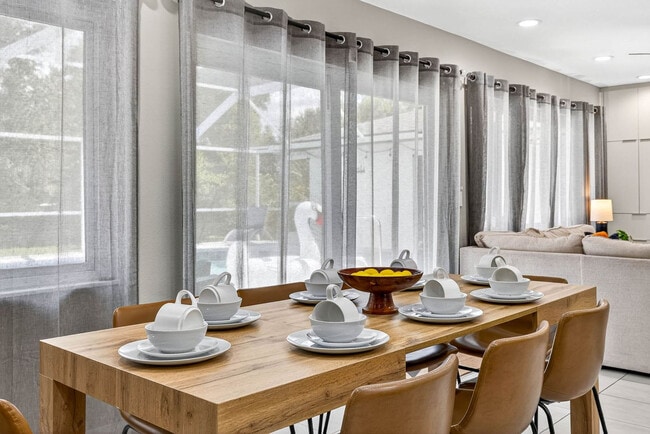 Building Photo - 318 S Burlingame Ave