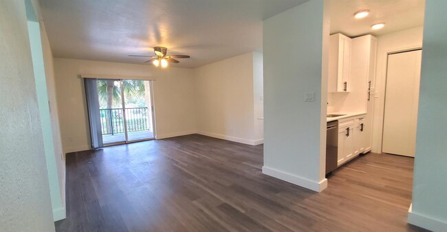 Building Photo - 927 Riverside Dr