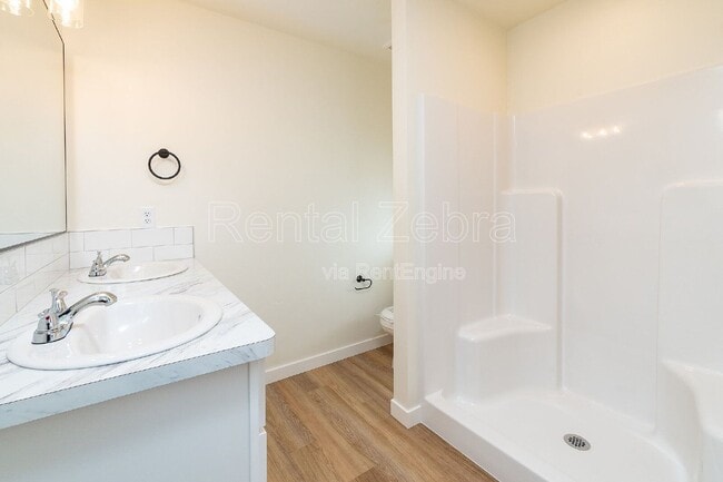 Building Photo - 374 SE Garner St