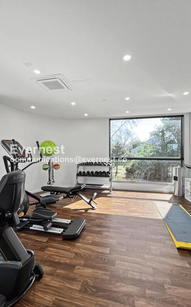 Building Photo - 500 Merritt Ave