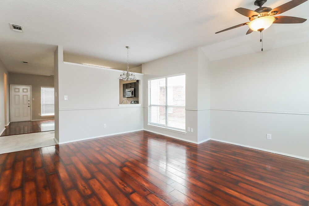 Building Photo - 208 Rosewood Ln