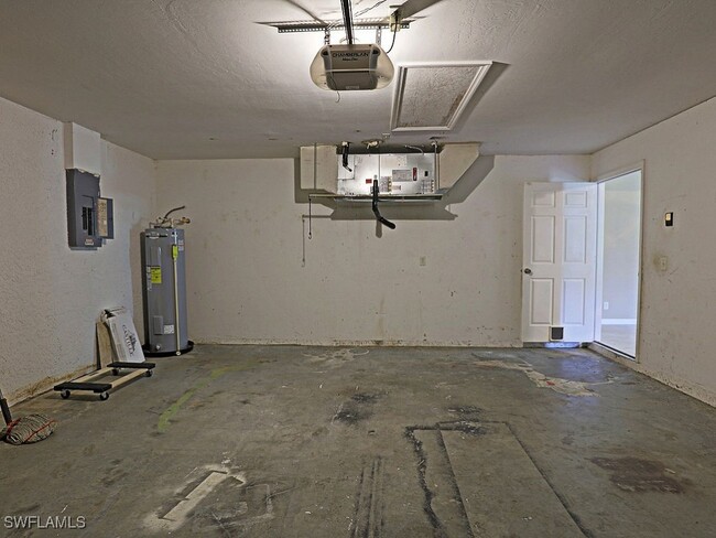 Building Photo - 325 NE 30th Terrace