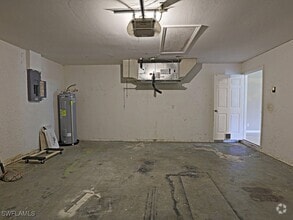 Building Photo - 325 NE 30th Terrace