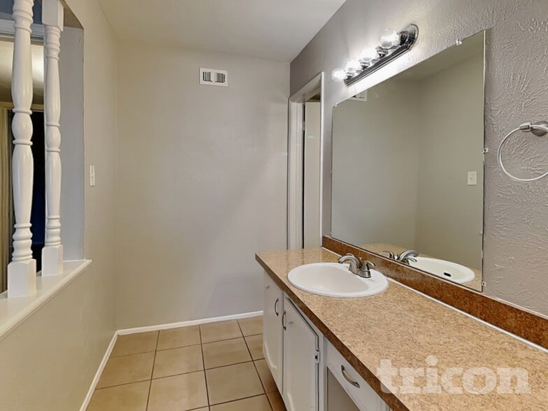 Building Photo - 405 Magnolia Dr