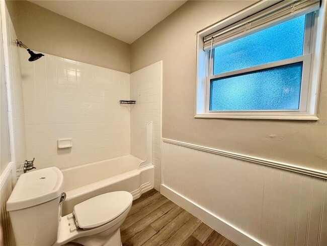 Building Photo - 103 4th St SE