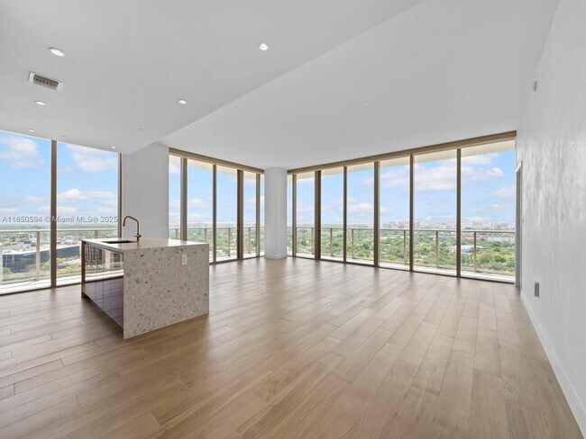 Building Photo - 2678 Tigertail Ave