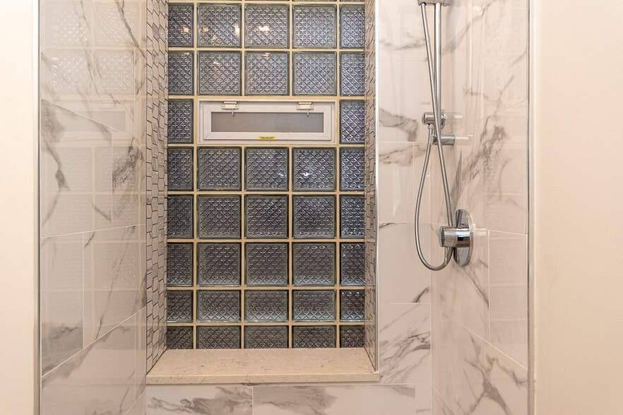 Building Photo - 1637 N Clybourn Ave