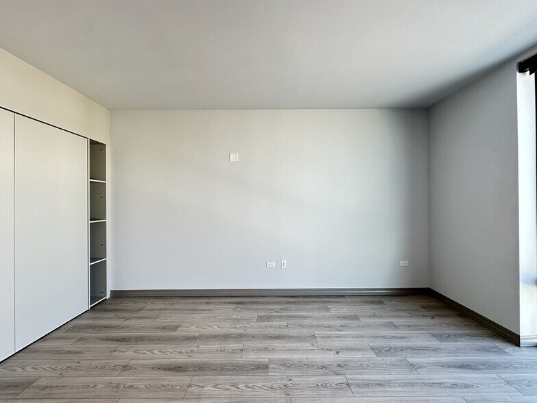 Building Photo - 2155 N Elston Ave