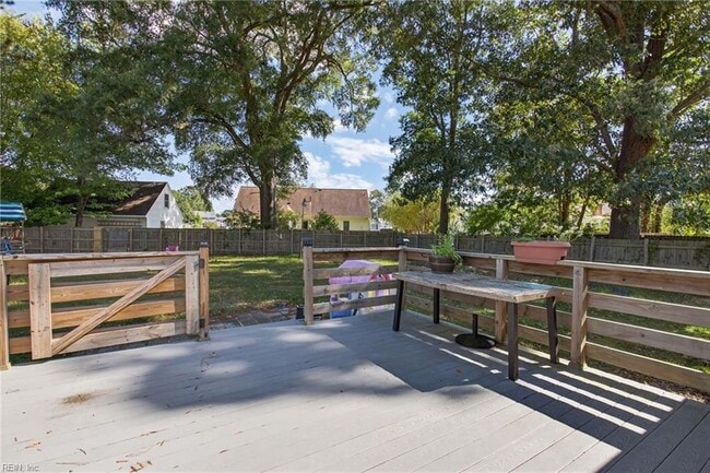 Building Photo - 2017 Lisbon Rd