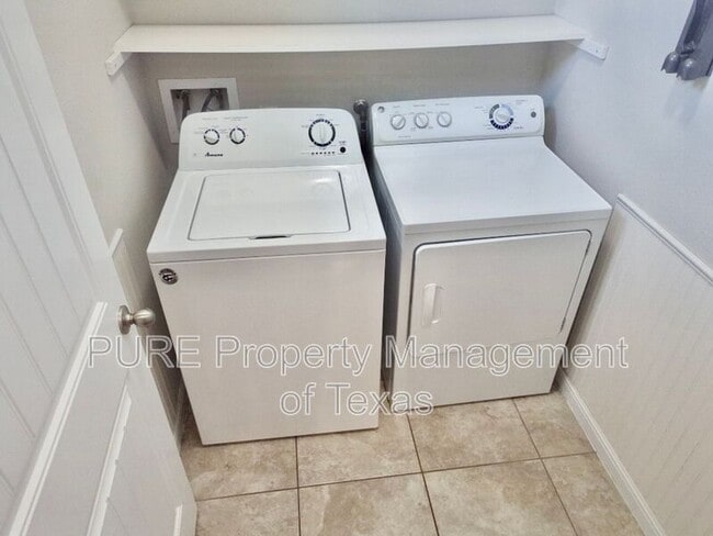 Building Photo - 13400 Briarwick Dr