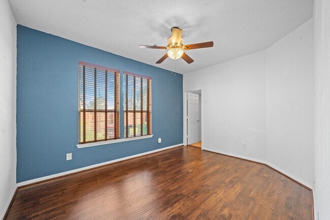 Building Photo - 5007 Pine Ridge Knoll Ct