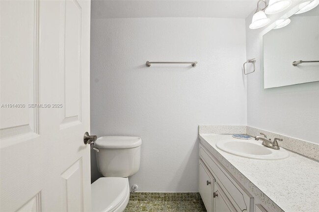 Building Photo - 2771 Taft St