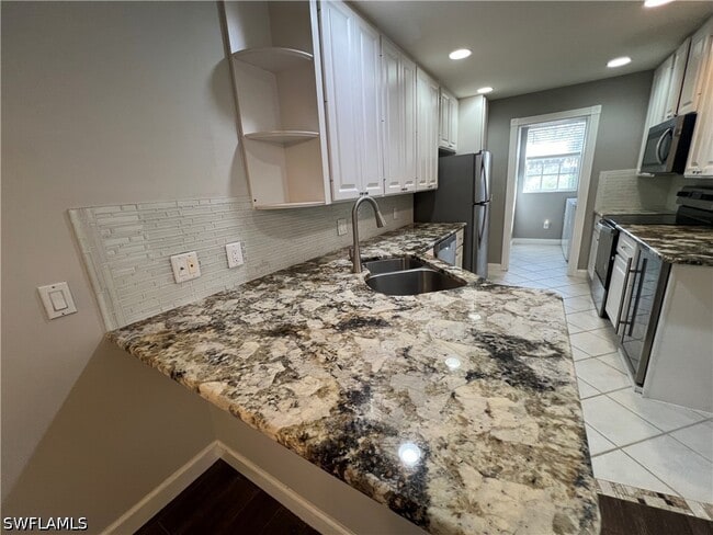 Building Photo - 5365 Cove Cir