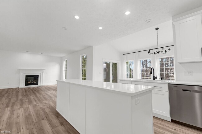 Building Photo - 4 br, 3.5 bath House - 6117 Antler Crossing