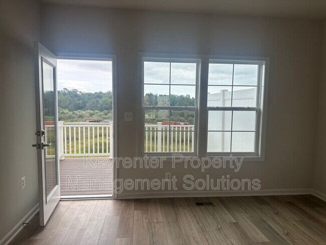 Building Photo - 121 Gibraltar Dr