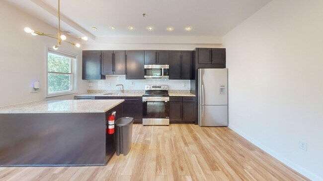 Building Photo - 412 19th St NE