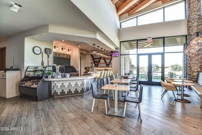 Building Photo - 5653 S Winchester