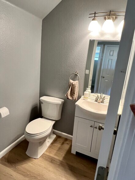 Building Photo - 6953 Bear Creek Dr