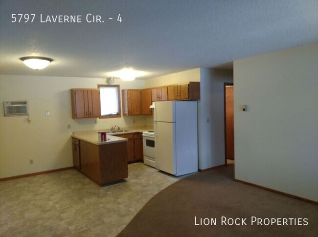 Primary Photo - 5797 Laverne Cir N