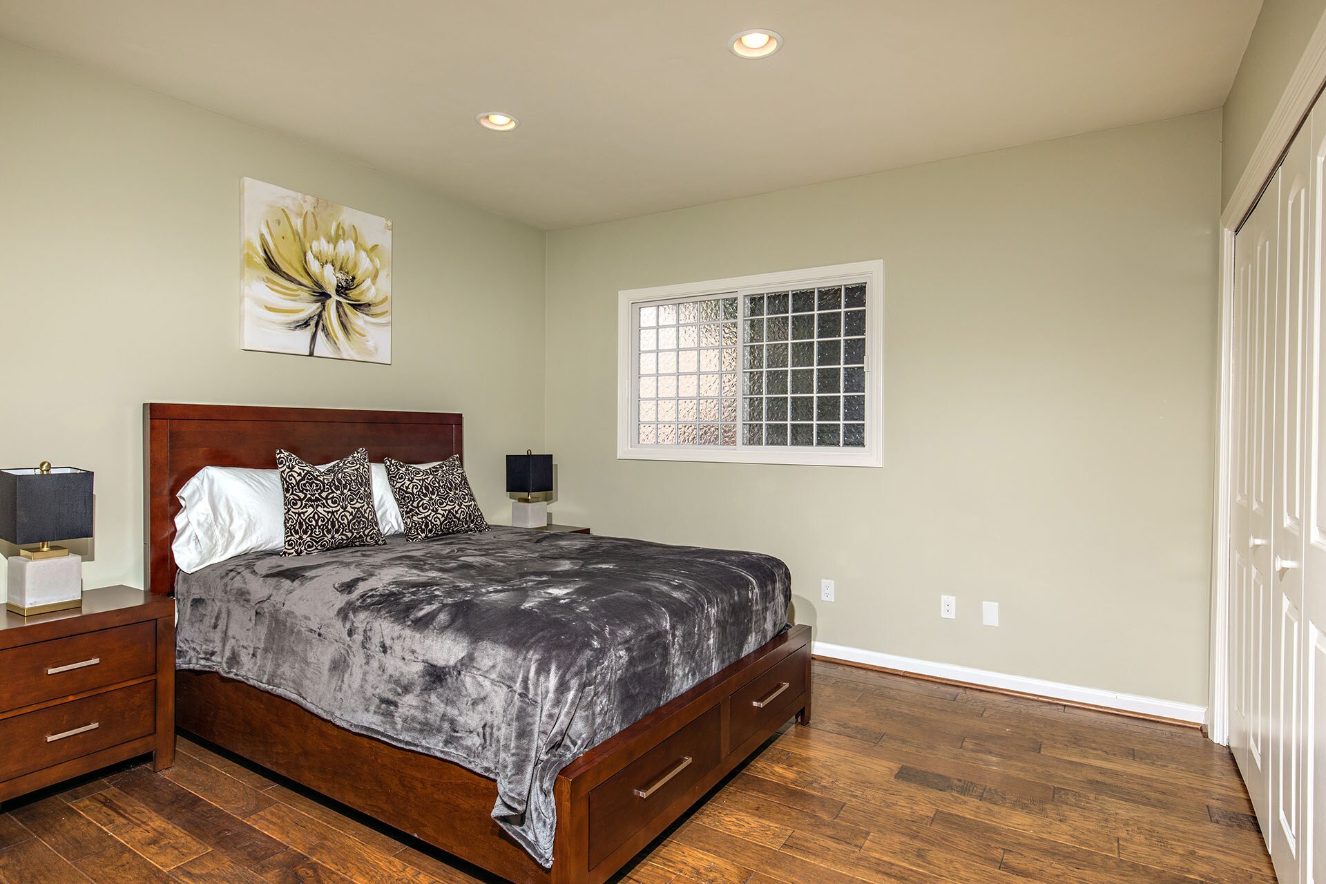 Building Photo - 3572 4th Ave