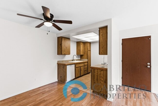 Building Photo - 1BD/1BA Private Balcony + Utilities Included | Prime Black Mountain Location