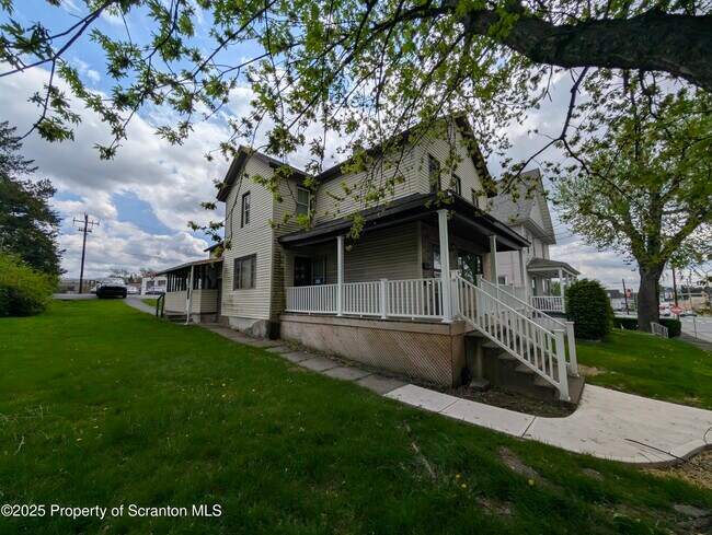 Building Photo - 3011 Pittston Ave