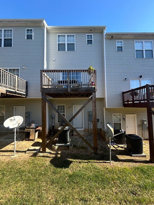 Building Photo - 650 Ganyard Farm Way