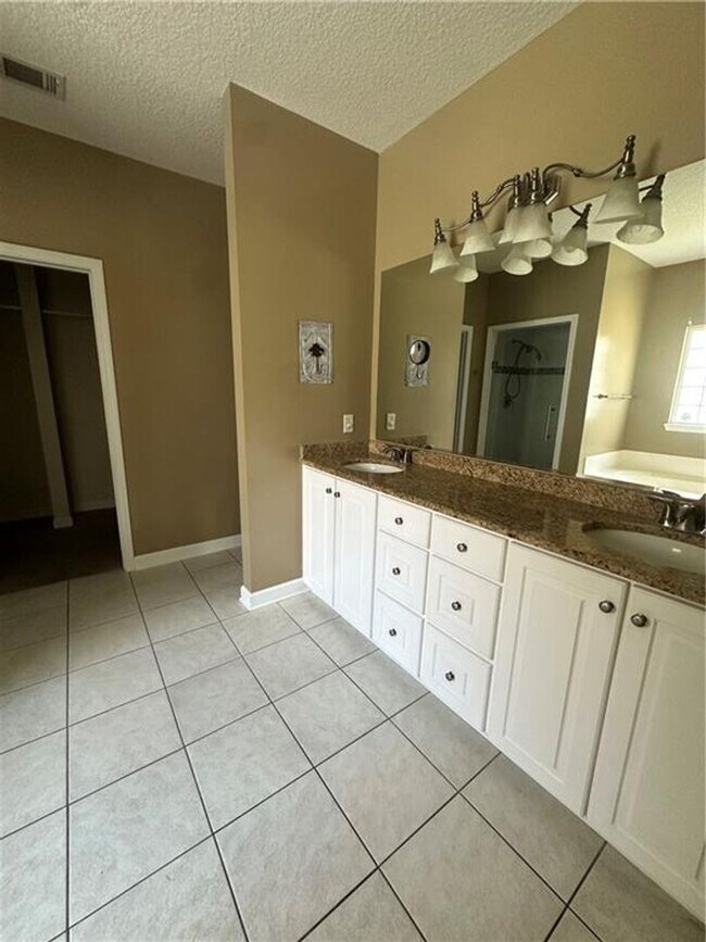 Building Photo - 235 Wellington Pl